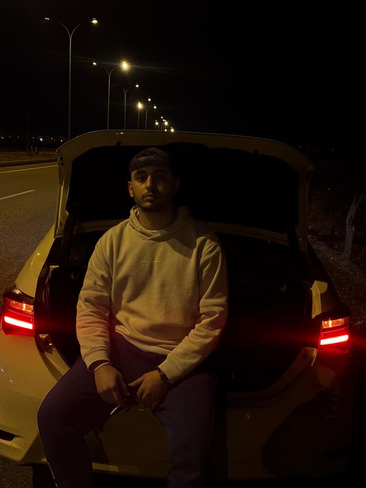  49059309  Deniz, 23 ,    