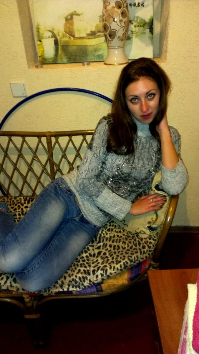  4307499  Elena, 32 ,    