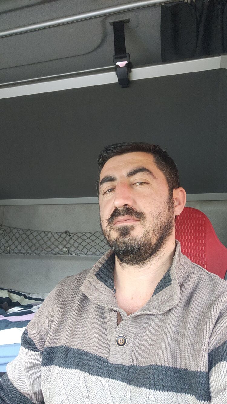  47530049  Mehmet, 40 ,    