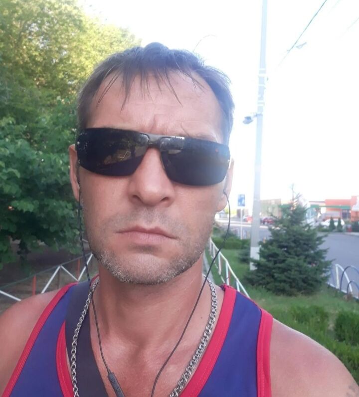  ,   Denis, 43 ,     , c , 