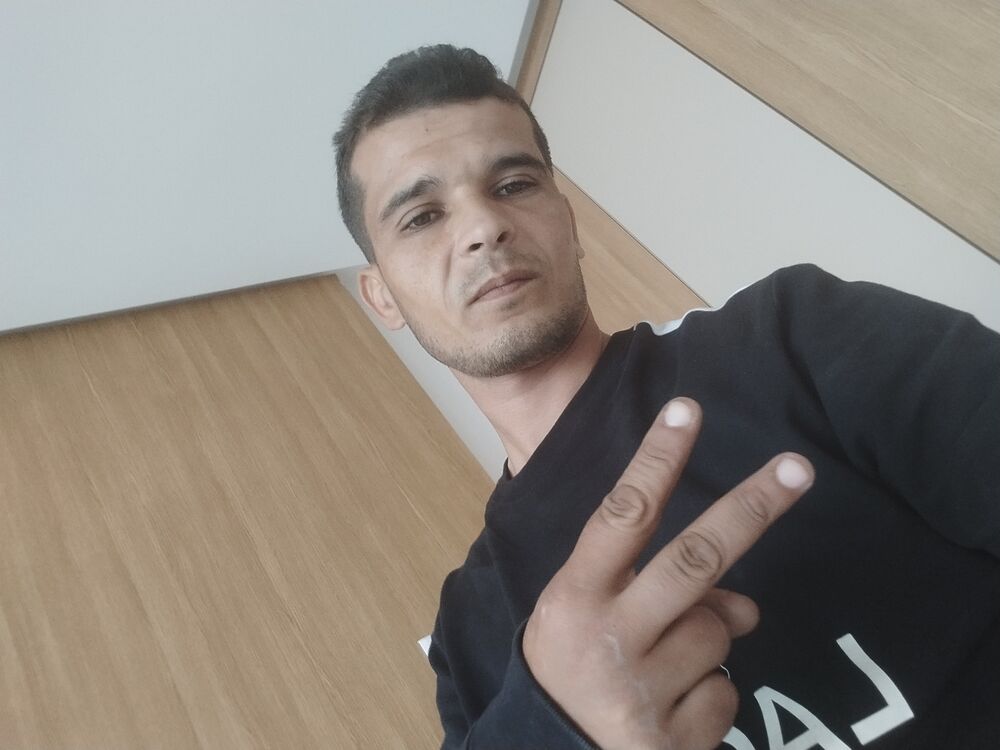  ,   Hicham, 32 ,   ,   , c , 