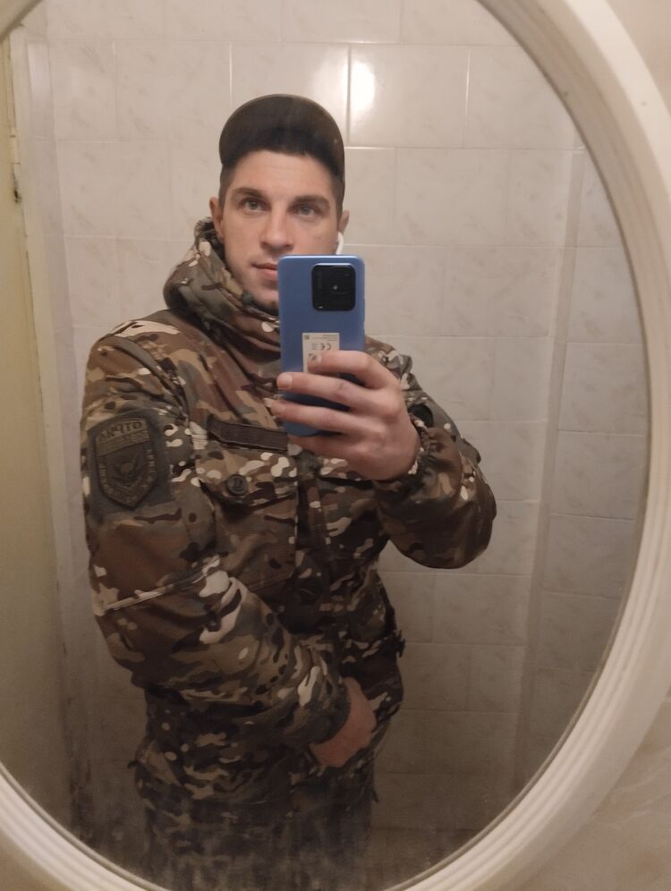  ,   Ivan, 28 ,   c 