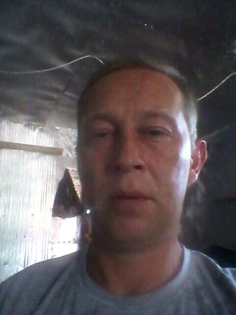  20711369  Oleg, 46 ,    