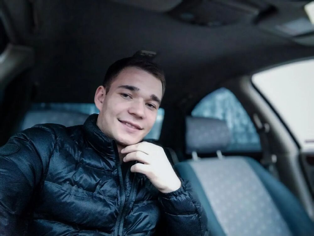  28367949  Mikhail, 27 ,    