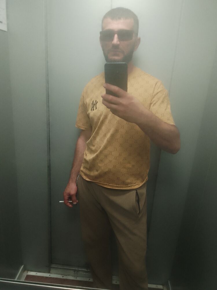  46844039  Armen, 39 ,    