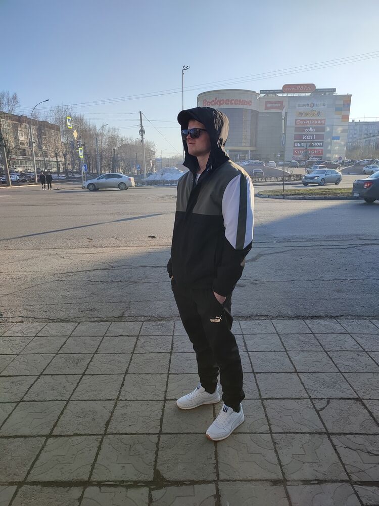  41226379  Alexander, 28 ,    