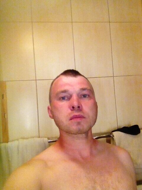  20415859  Denis, 44 ,    