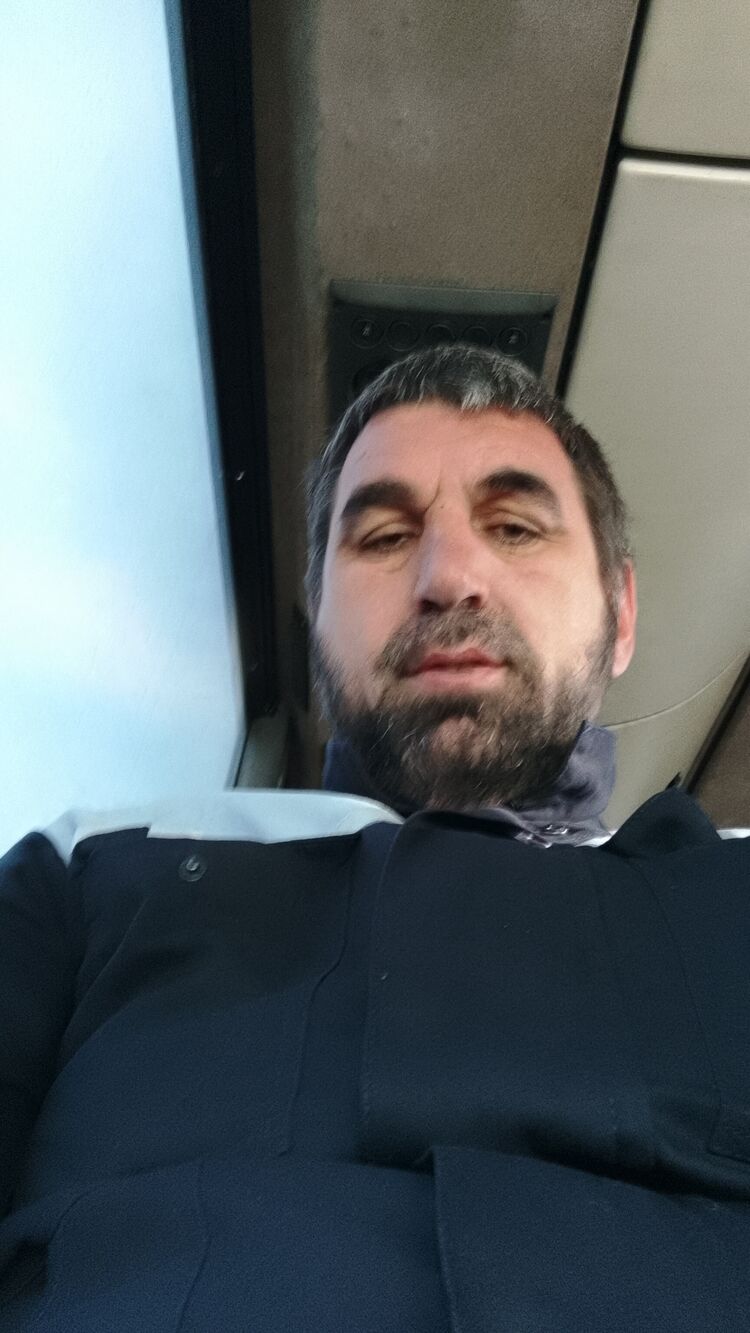  42691479  , 37 ,    