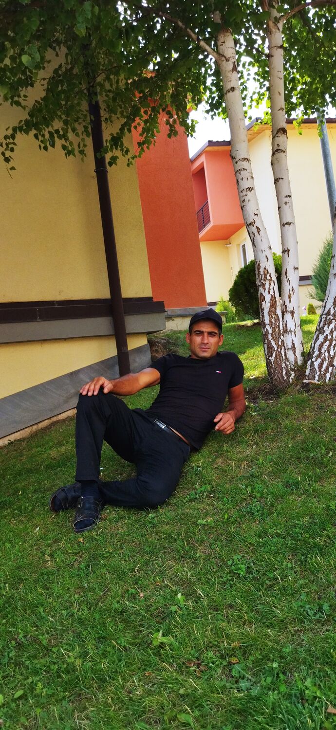  26156849  Vardan, 40 ,    