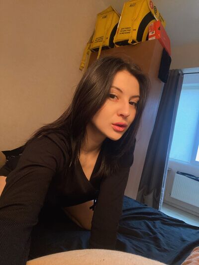  ,   Lisa, 24 ,   