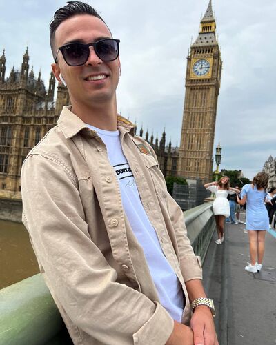  Abbots Langley,   Louis, 39 ,   ,   