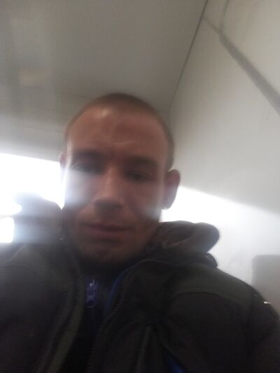  ,   Viktor, 34 ,  