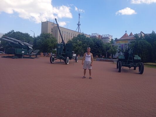 ,   Alexey, 42 ,   c 