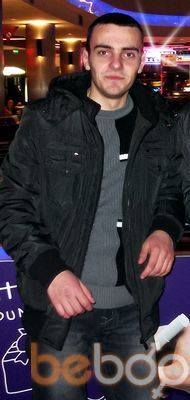  ,   Victor, 32 ,   