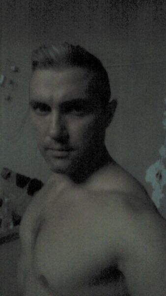  ,   Macho, 39 ,   ,   , c 