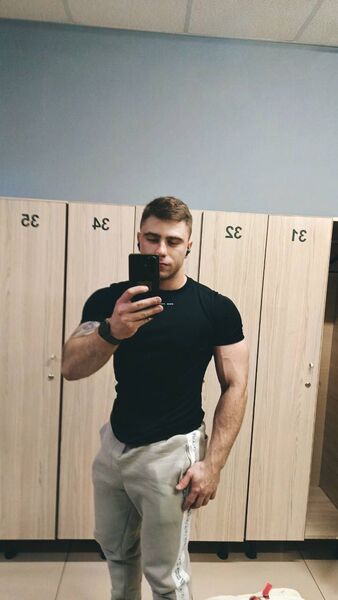  ,   Maxim, 24 ,   ,   , c , 