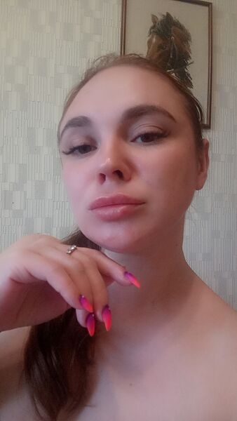  ,   Angelina, 33 ,   c 