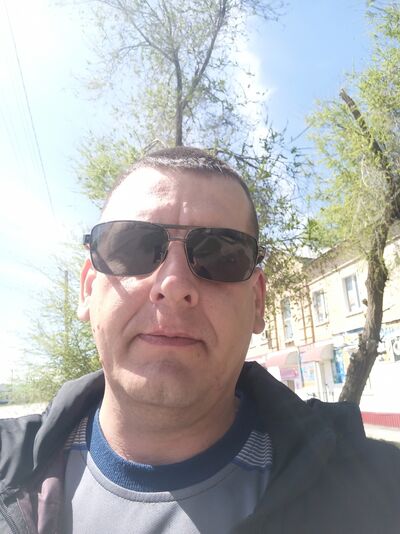  ,   Kolya, 40 ,   
