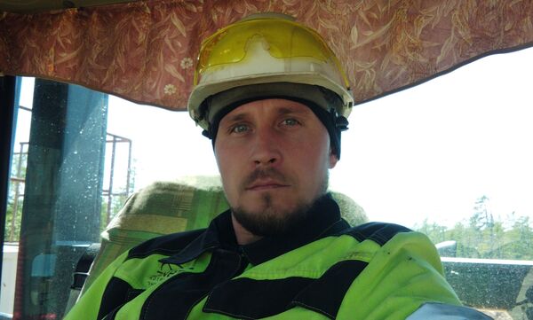  ,   Alex, 33 ,  