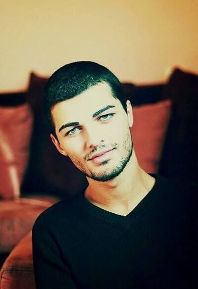  ,   Alex, 32 ,   