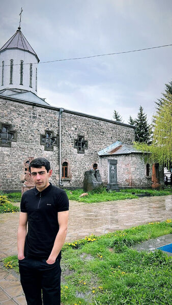  ,   Armen, 27 ,   ,   