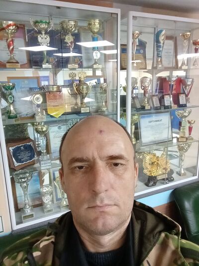  ,   Maikl, 49 ,   ,   