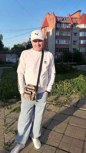  ,   Vadim, 54 ,     
