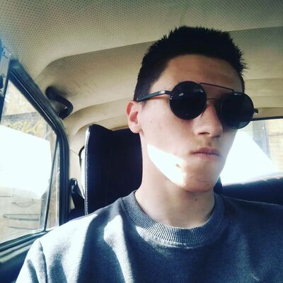  ,   Vladislav, 25 ,   