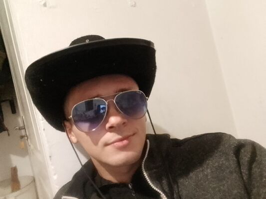  ,   Aleksandr, 21 ,   ,   
