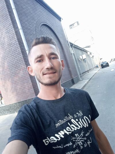  ,   Viktor, 31 ,   