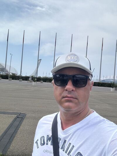  ,   Nik, 40 ,   