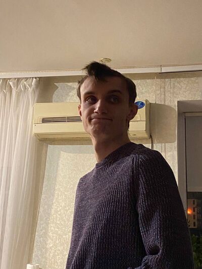  ,   Viktor, 25 ,   