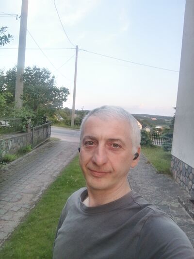  ,   Levan, 48 ,   