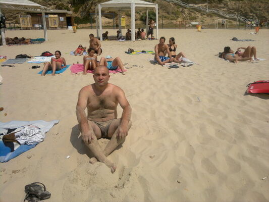  ,   Nik, 41 ,   