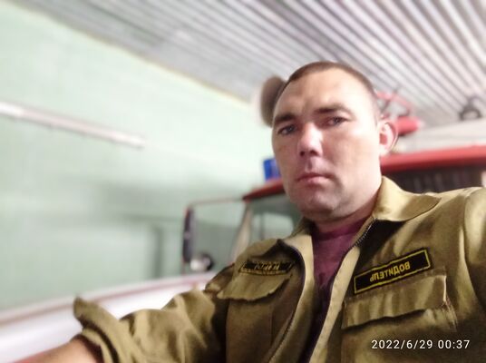  ,   Valentin, 32 ,   , c 