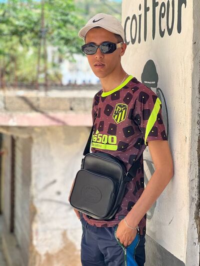  -,   Anis, 23 ,   ,   