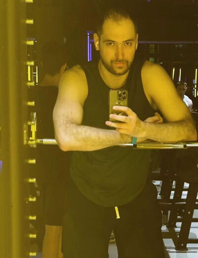  ,   Simon, 33 ,   ,   