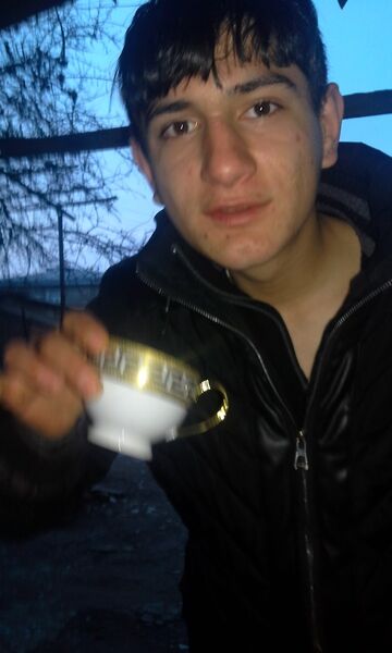  ,   Kiril, 29 ,   