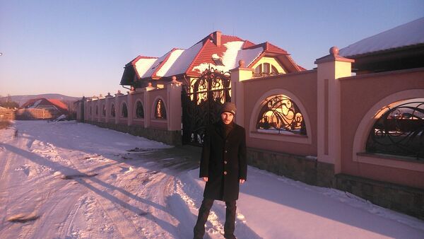  ,   Artem, 39 ,   