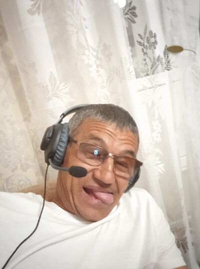  ,   Albert, 52 ,   ,   