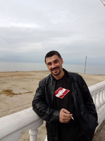  ,   Alex, 39 ,   