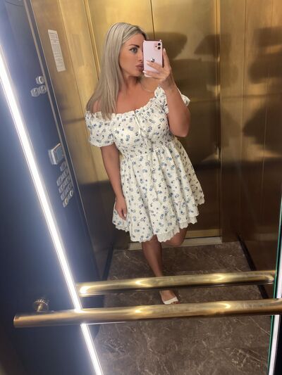  ,   Kari, 32 ,  