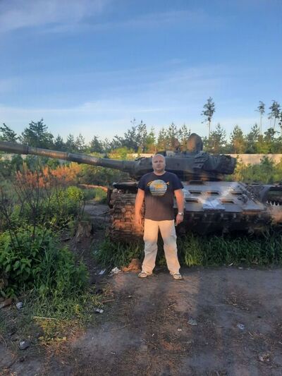  ,   Viktor, 47 ,   ,   