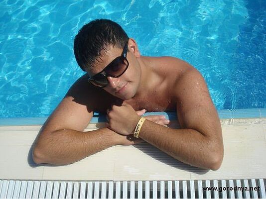  ,   Artur, 44 ,  