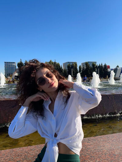 ,   Iza, 38 ,  