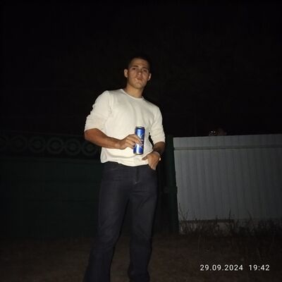  ,   Maksim, 21 ,   ,   