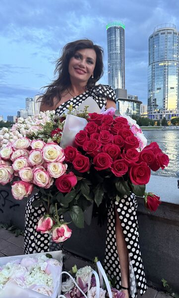  ,   Elena, 54 ,   c 