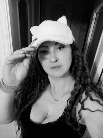  ,   Marina, 43 ,   c 