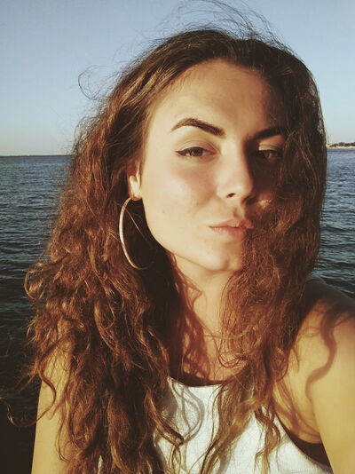  ,   Anya, 28 ,  