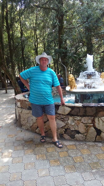  ,   Viktor, 60 ,   